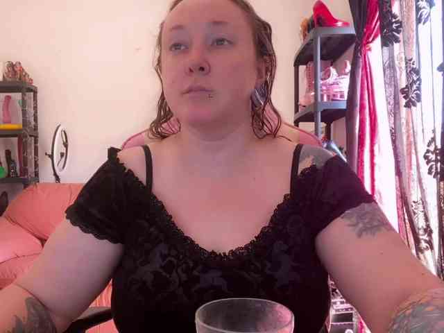 NylonQueen webcam