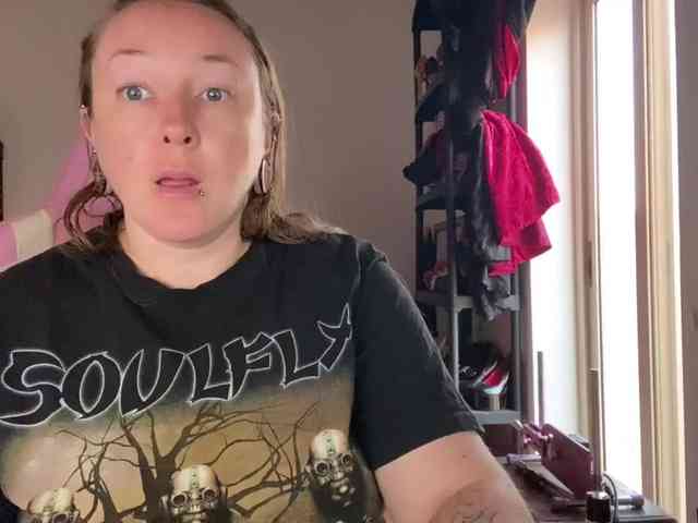 NylonQueen webcam