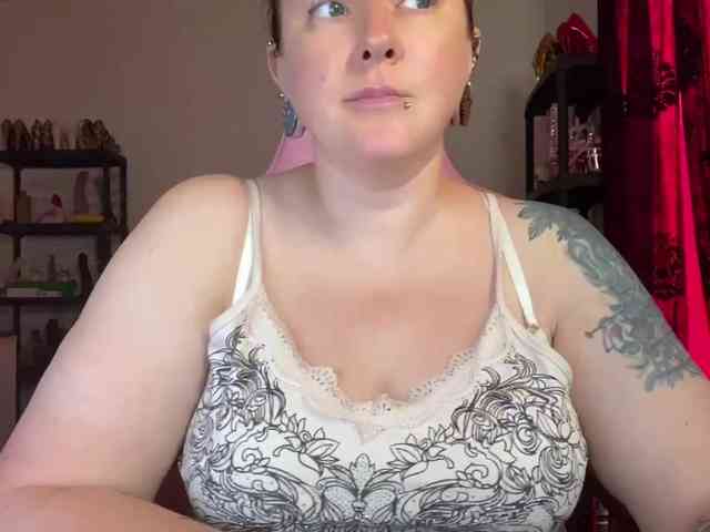 NylonQueen webcam