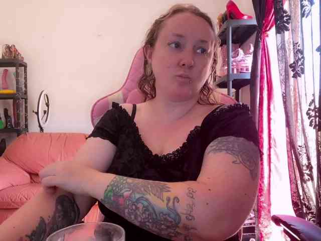 NylonQueen webcam