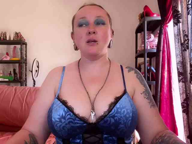 NylonQueen webcam