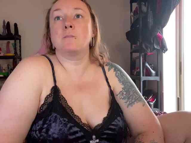 NylonQueen webcam