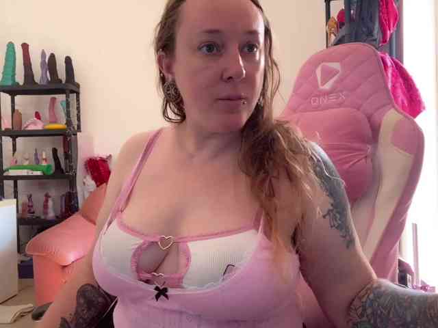 NylonQueen webcam
