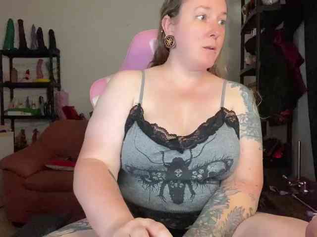 NylonQueen webcam