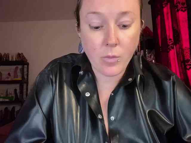 NylonQueen webcam