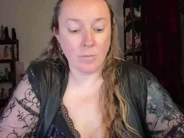 NylonQueen webcam