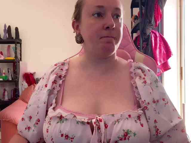 NylonQueen webcam