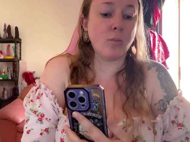 NylonQueen webcam