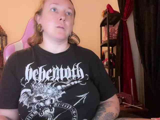 NylonQueen webcam