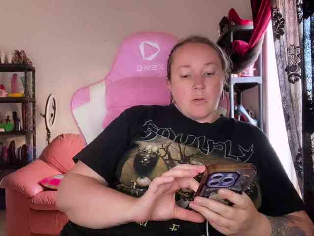 NylonQueen webcam