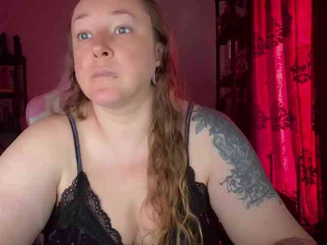NylonQueen webcam