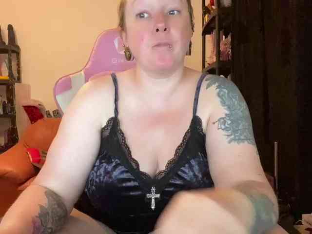 NylonQueen webcam