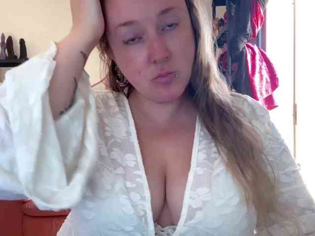 NylonQueen webcam