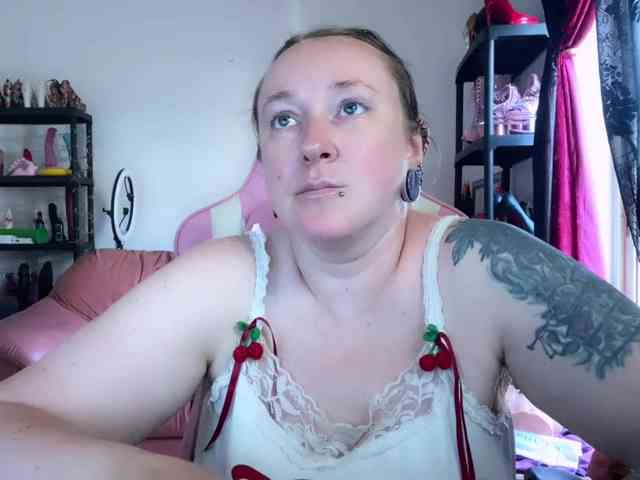 NylonQueen webcam