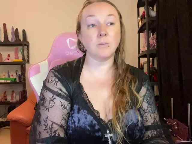 Model: NylonQueen