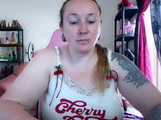 NylonQueen webcam