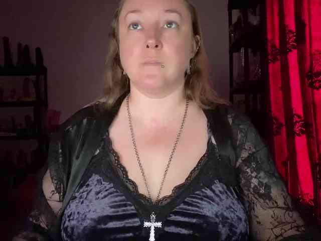 NylonQueen webcam