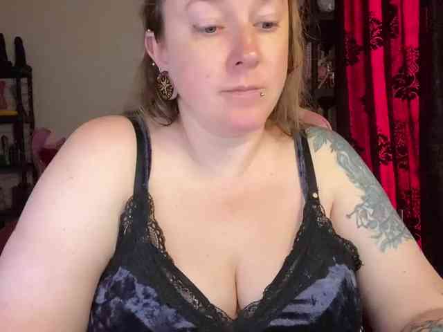 NylonQueen Live Webcam on BongaCams