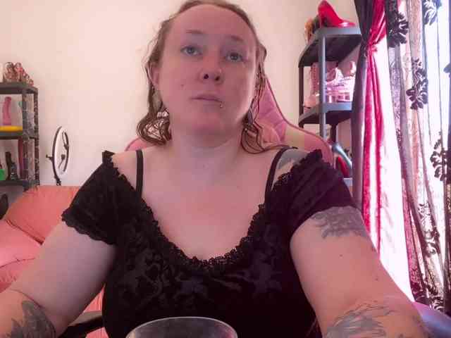 NylonQueen webcam