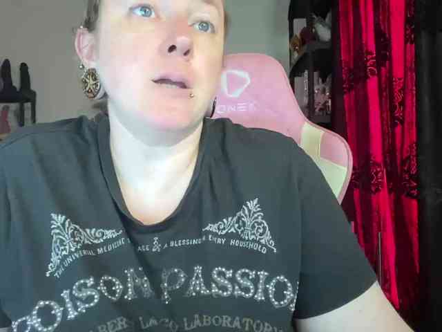 NylonQueen webcam