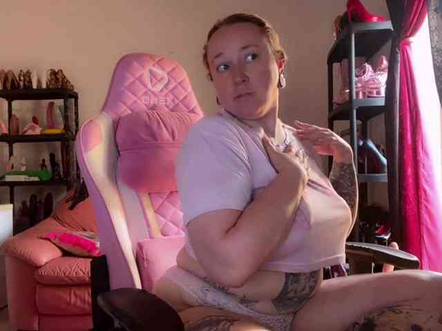 NylonQueen webcam