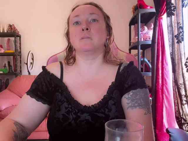 NylonQueen webcam