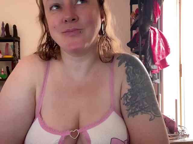 NylonQueen webcam