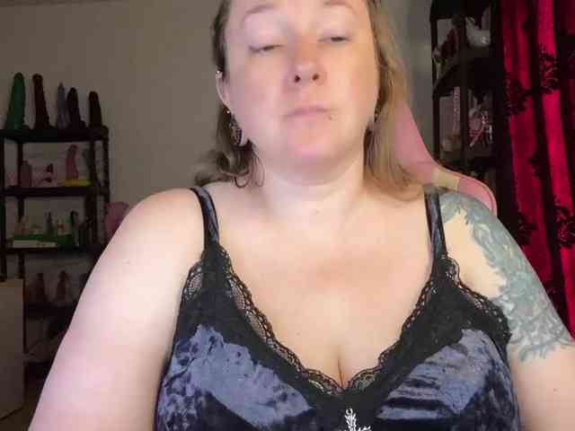 NylonQueen Live Webcam on BongaCams