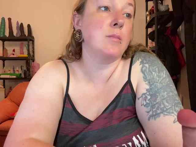 NylonQueen webcam