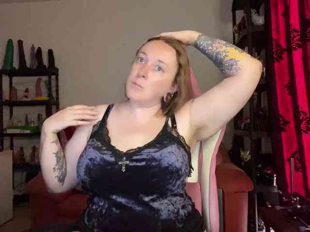 NylonQueen webcam