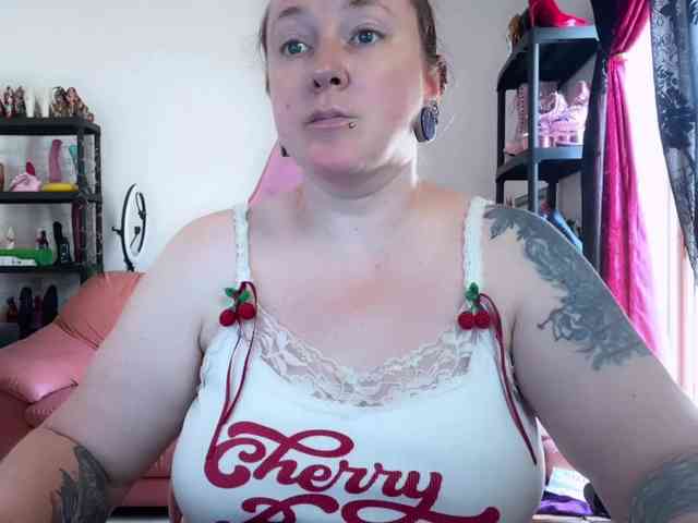 NylonQueen webcam