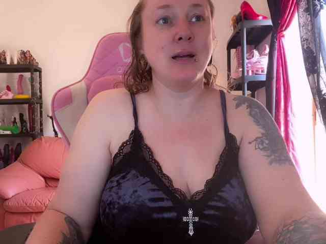 NylonQueen webcam