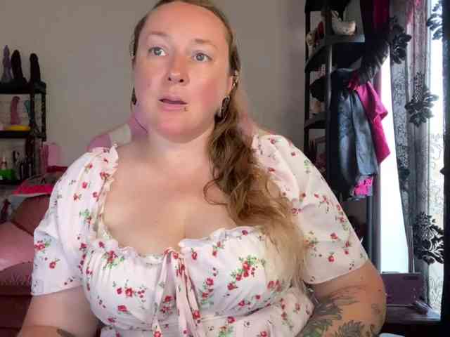 NylonQueen webcam