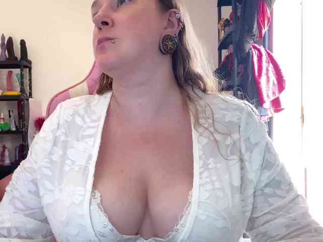 NylonQueen webcam
