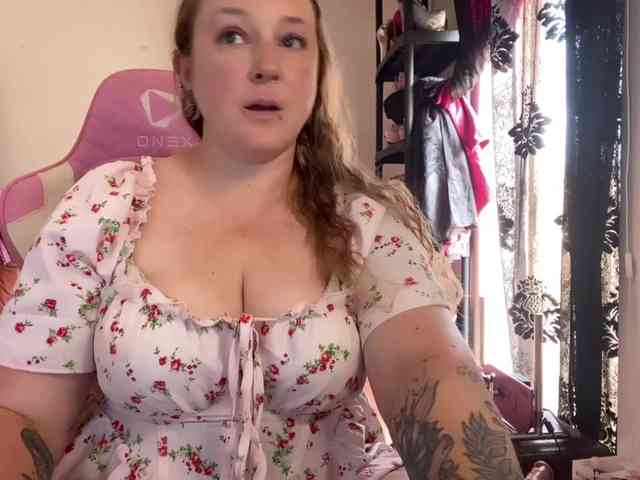 NylonQueen webcam