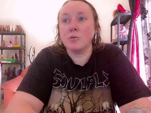 NylonQueen webcam
