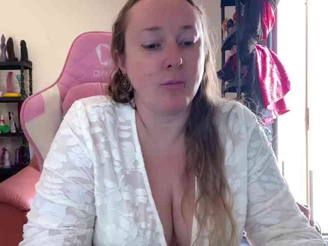 NylonQueen webcam