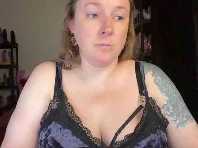 NylonQueen webcam
