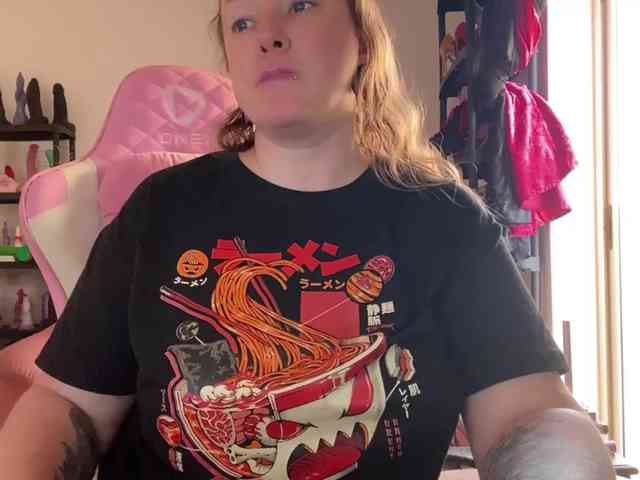 NylonQueen webcam