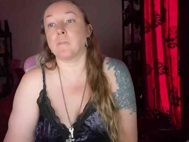 NylonQueen webcam