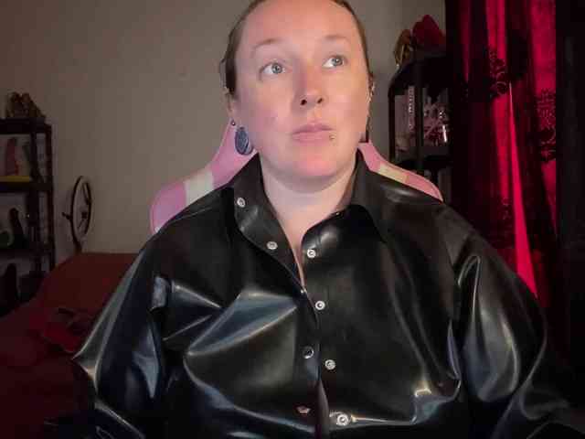 NylonQueen webcam