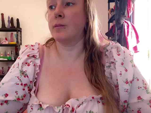 NylonQueen webcam