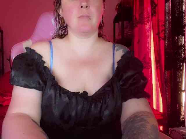 NylonQueen webcam