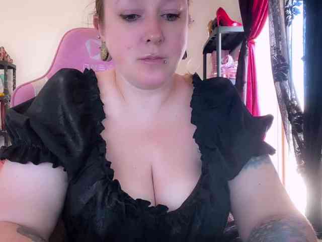 NylonQueen webcam