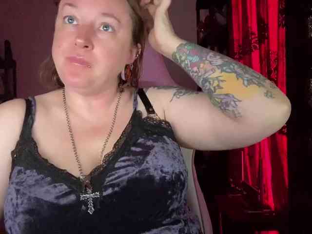 NylonQueen webcam