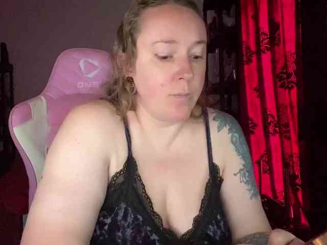 NylonQueen webcam