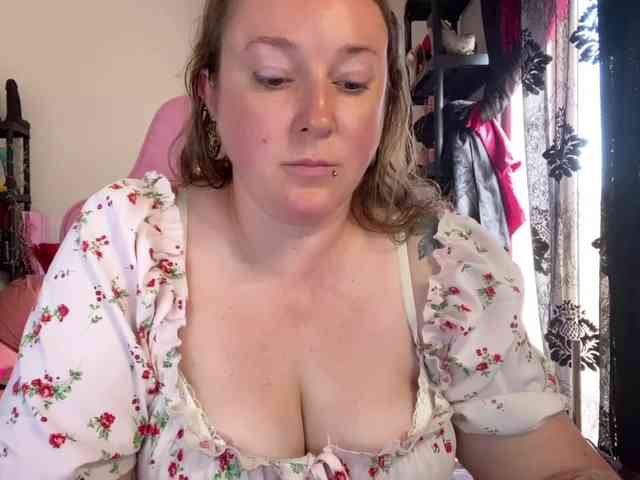 NylonQueen webcam
