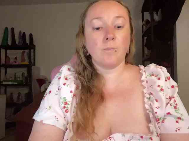 NylonQueen webcam