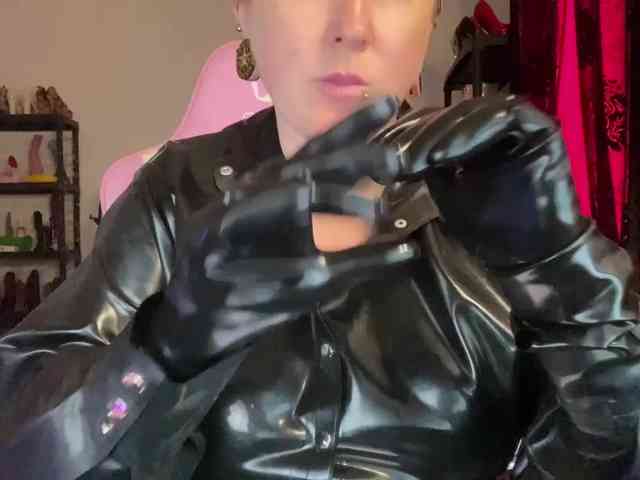 NylonQueen webcam