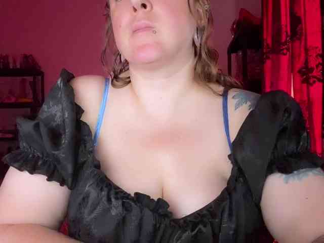 NylonQueen webcam